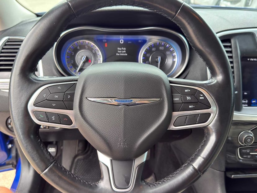 2020 Chrysler 300 - Image 15