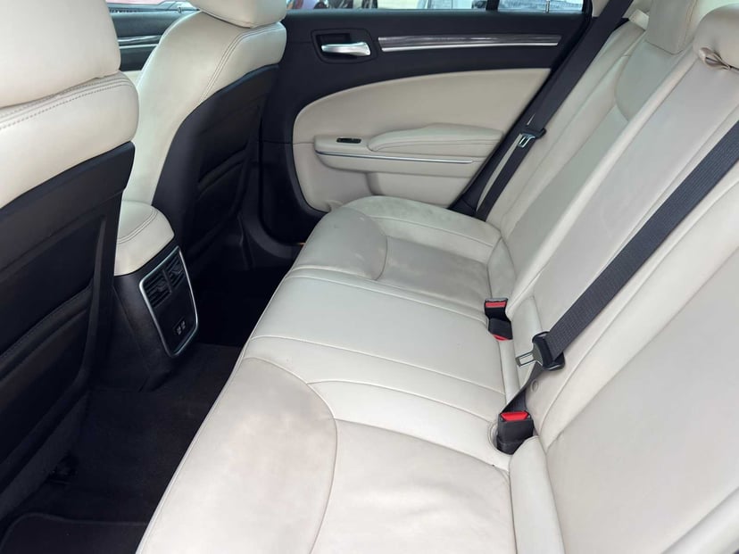 2020 Chrysler 300 - Image 25