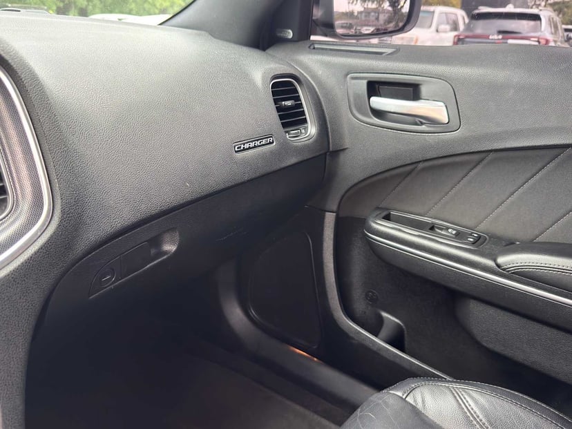 2017 Dodge Charger - Image 13