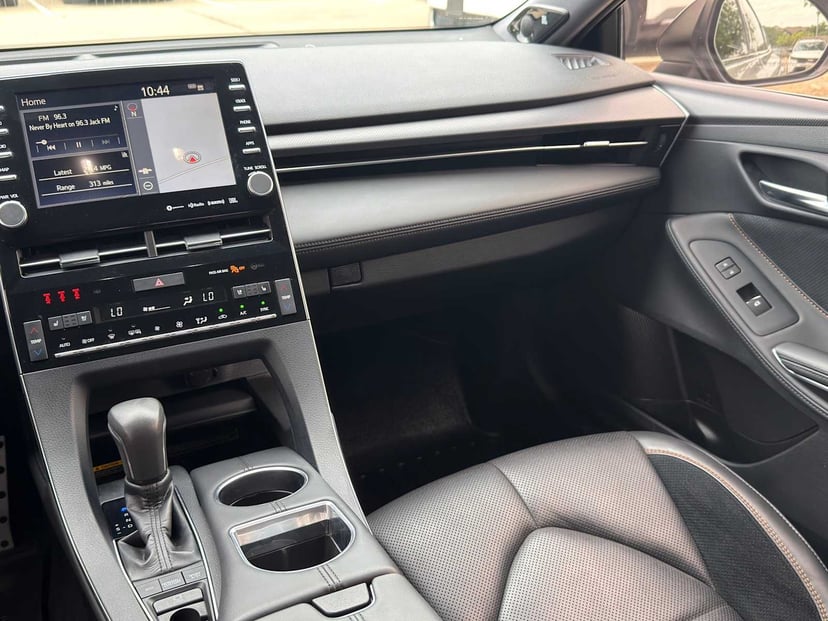 2019 Toyota Avalon - Image 27