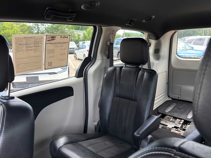 2019 Dodge Grand Caravan - Image 14