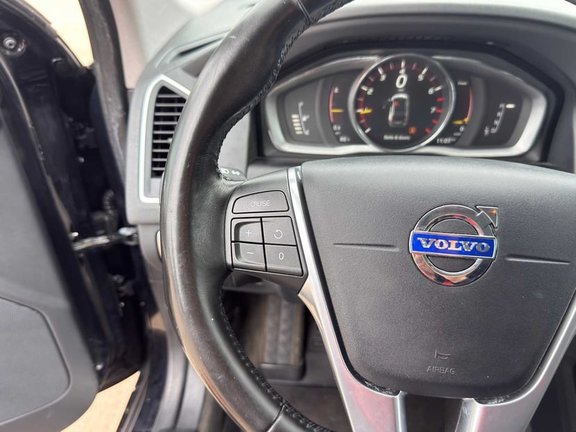 2017 Volvo XC60 - Image 12