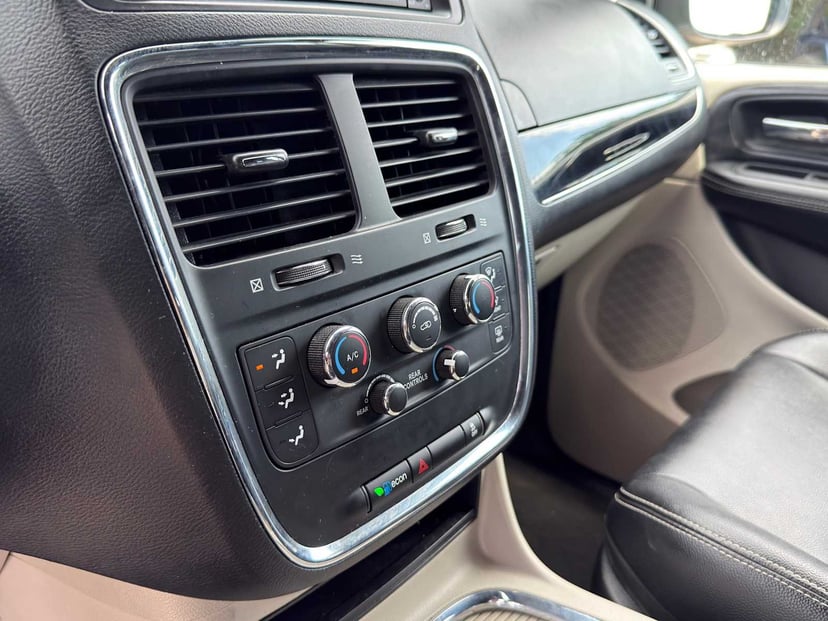 2019 Dodge Grand Caravan - Image 12