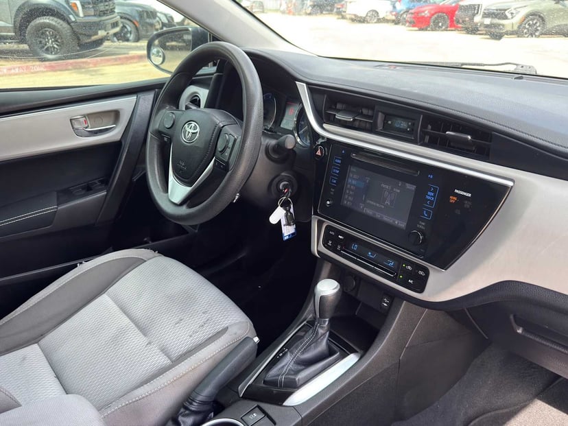2017 Toyota Corolla - Image 29