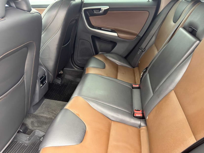 2017 Volvo XC60 - Image 20