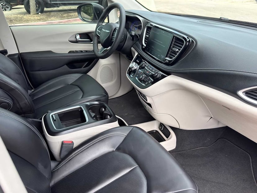 2023 Chrysler Pacifica - Image 26