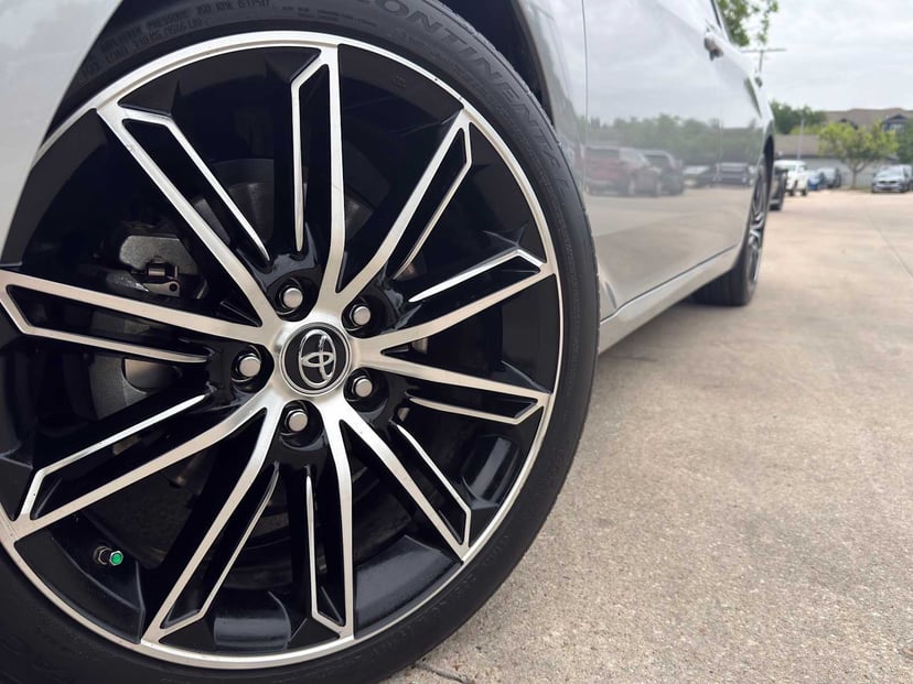 2019 Toyota Avalon - Image 6