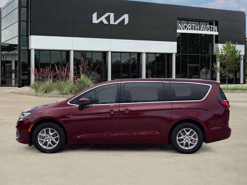 2023 Chrysler Pacifica - Image 6