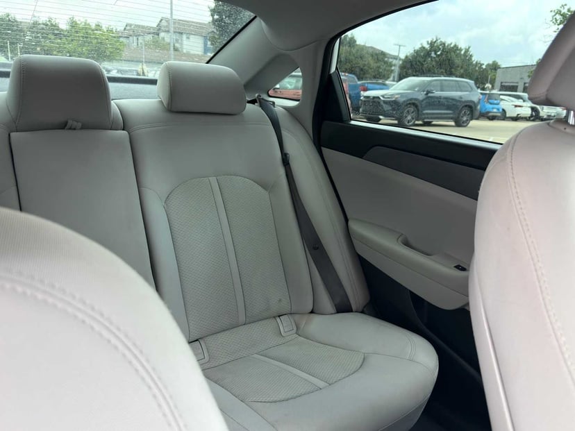 2016 Hyundai Sonata - Image 28