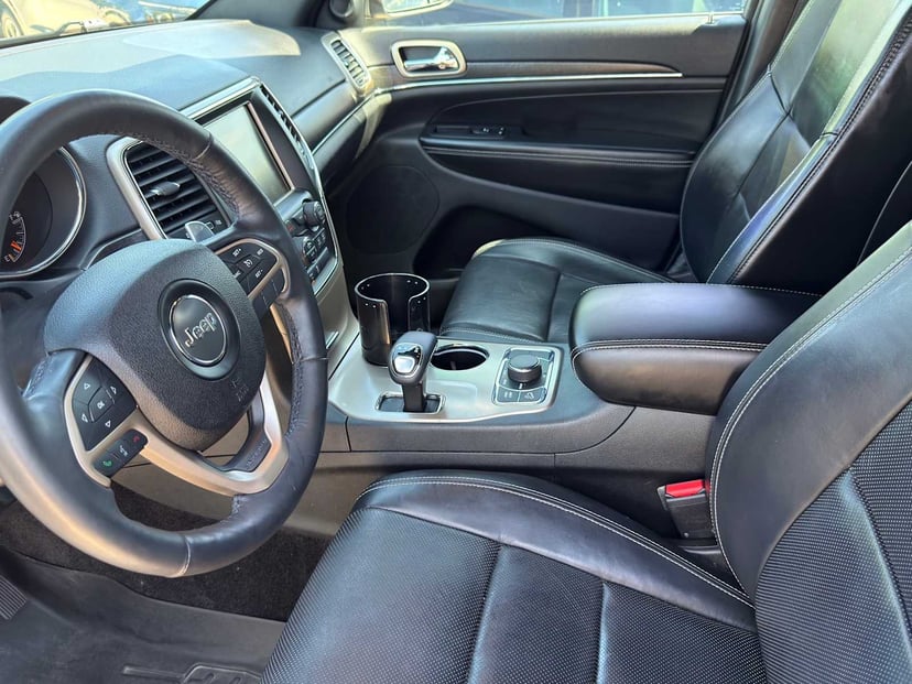 2015 Jeep Grand Cherokee - Image 10