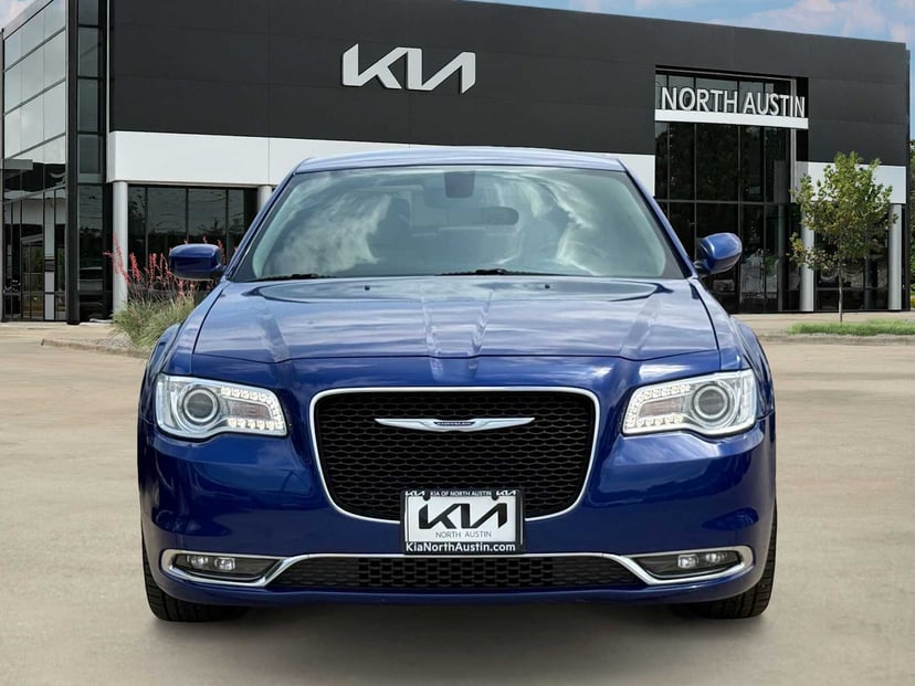 2020 Chrysler 300 - Image 3