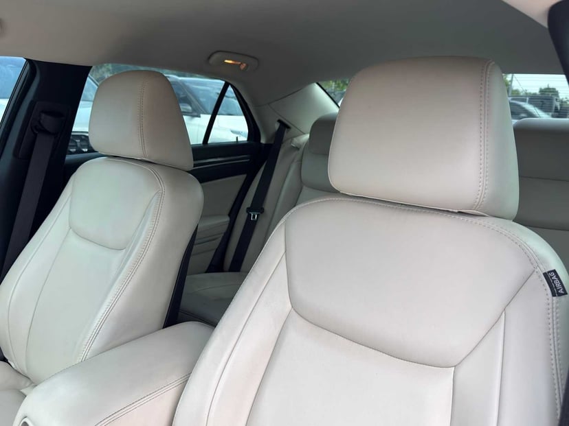 2020 Chrysler 300 - Image 10