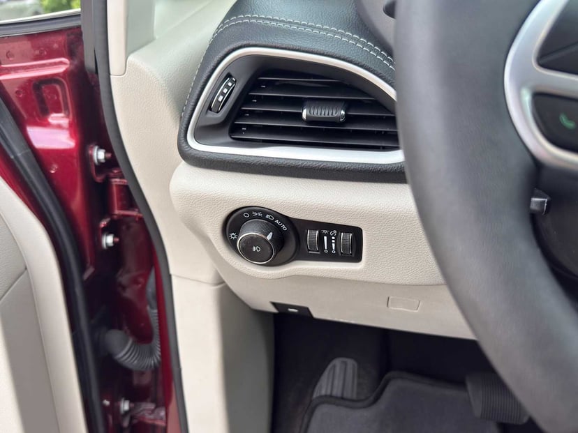 2023 Chrysler Pacifica - Image 17