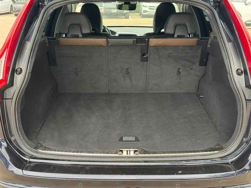 2017 Volvo XC60 - Image 2