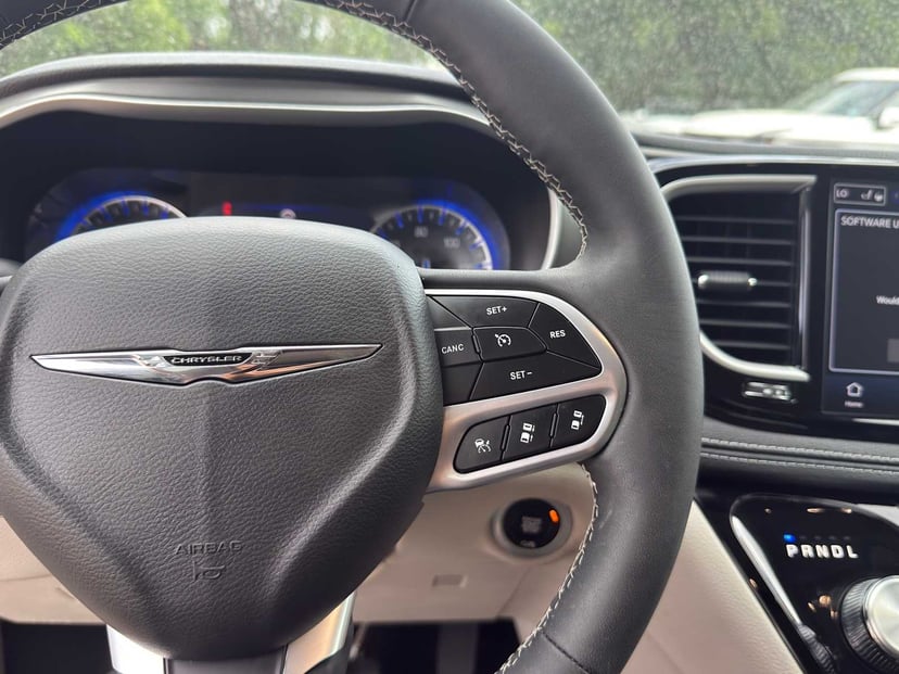 2023 Chrysler Pacifica - Image 18