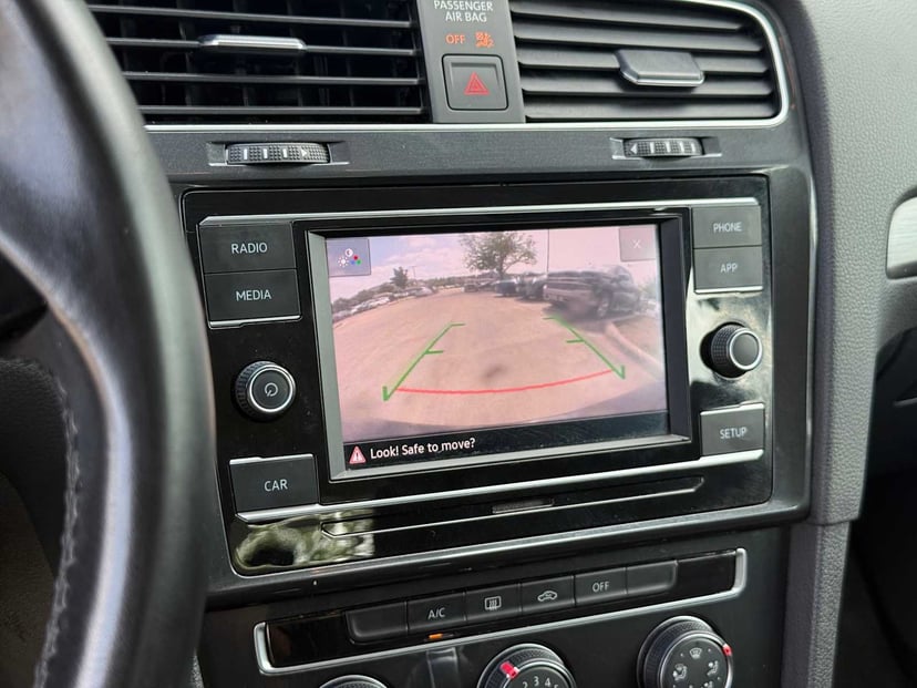 2019 Volkswagen Golf SportWagen - Image 13