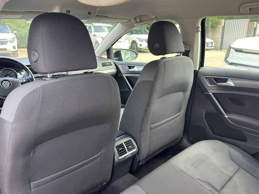 2019 Volkswagen Golf SportWagen - Image 23