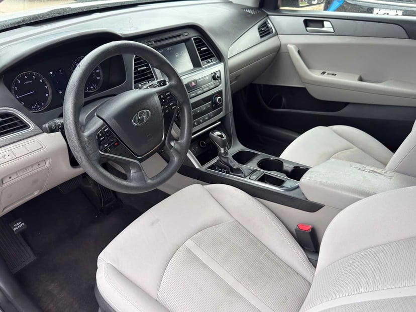 2016 Hyundai Sonata - Image 8