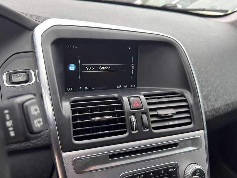 2017 Volvo XC60 - Image 8