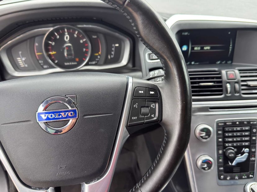 2017 Volvo XC60 - Image 11