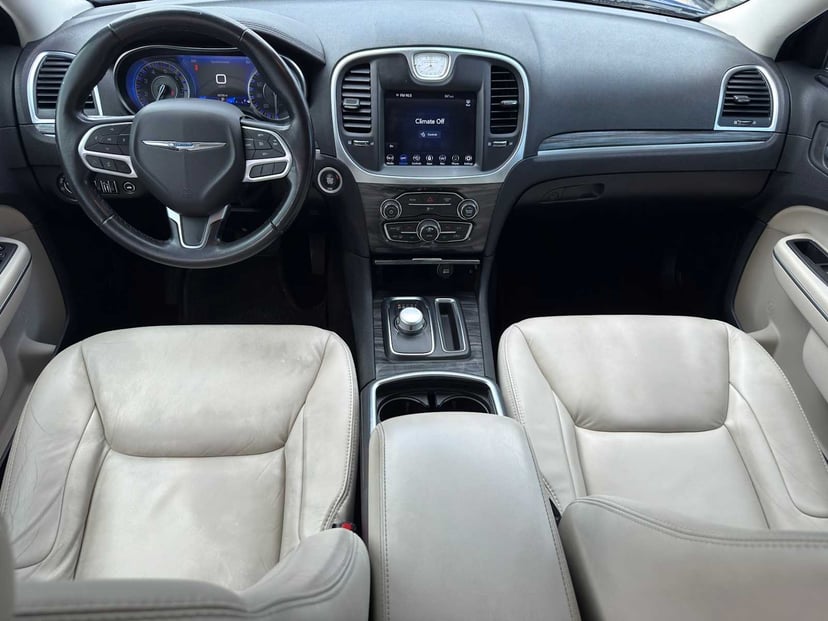 2020 Chrysler 300 - Image 21