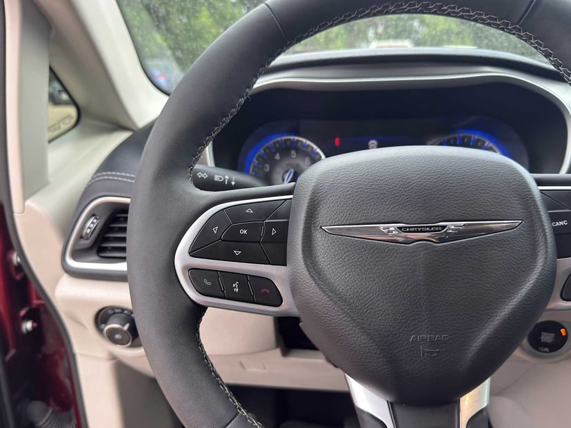 2023 Chrysler Pacifica - Image 19