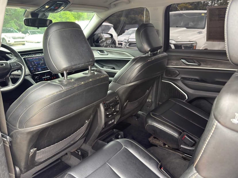 2023 Jeep Grand Cherokee - Image 21