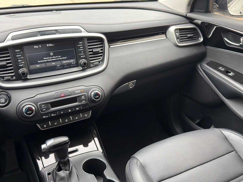 2019 Kia Sorento - Image 22