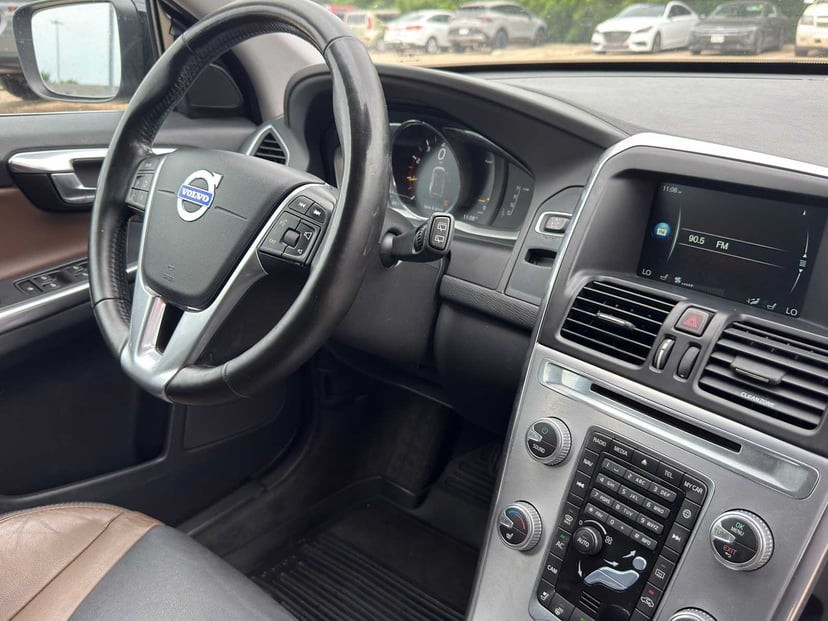 2017 Volvo XC60 - Image 24