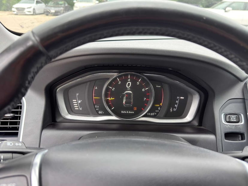 2017 Volvo XC60 - Image 13
