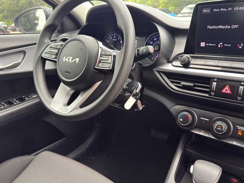 2024 Kia Forte - Image 32