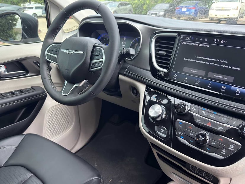 2023 Chrysler Pacifica - Image 29