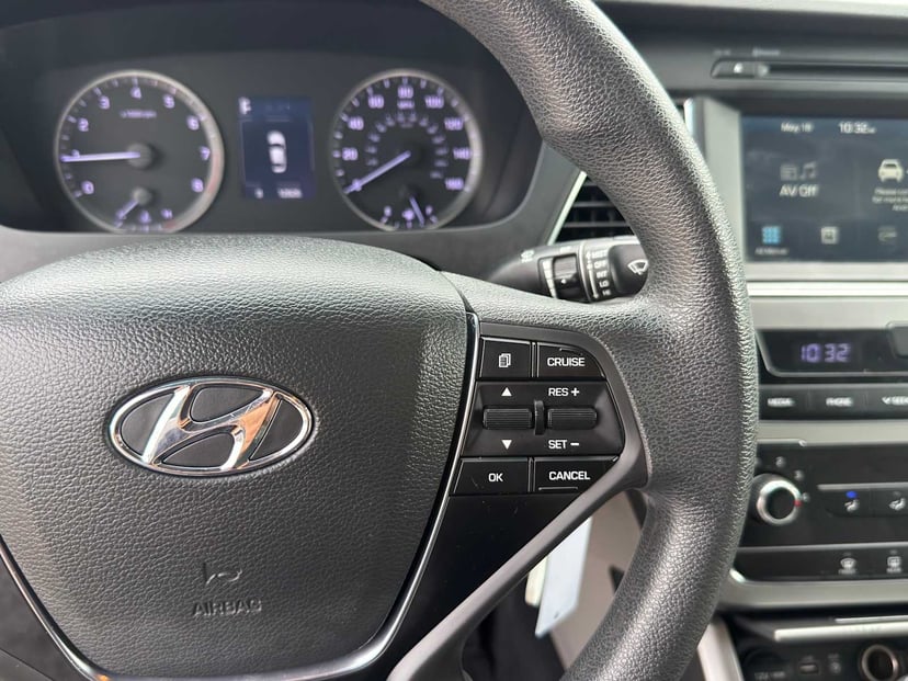 2016 Hyundai Sonata - Image 17