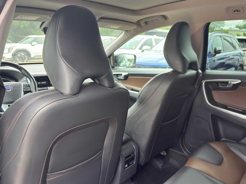 2017 Volvo XC60 - Image 19