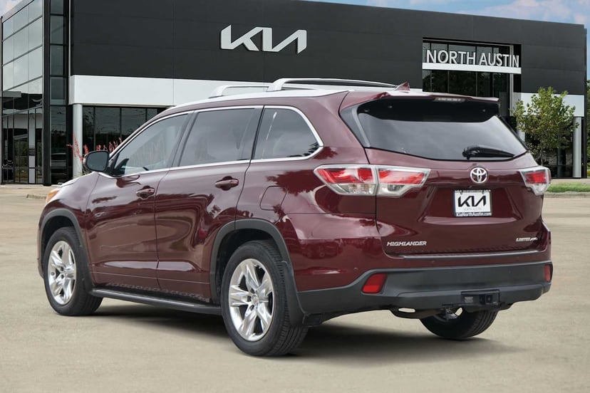 2015 Toyota Highlander - Image 2