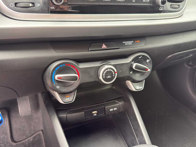 2023 Kia Rio - Image 15