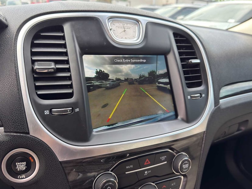 2020 Chrysler 300 - Image 13