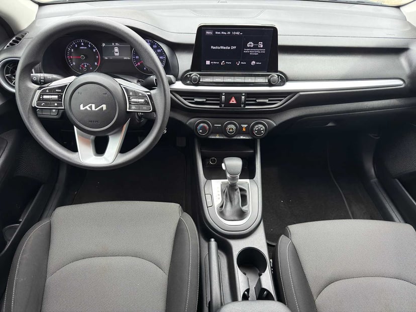 2024 Kia Forte - Image 23