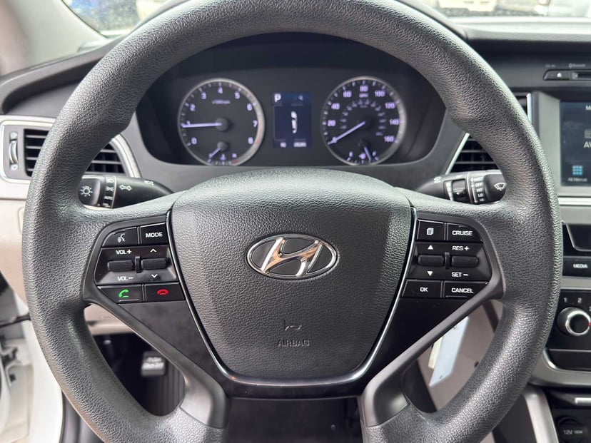2016 Hyundai Sonata - Image 13
