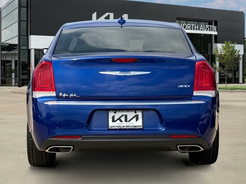 2020 Chrysler 300 - Image 6