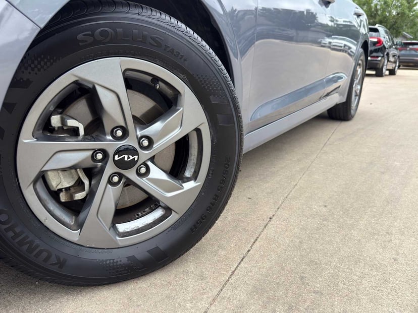 2022 Kia K5 - Image 4