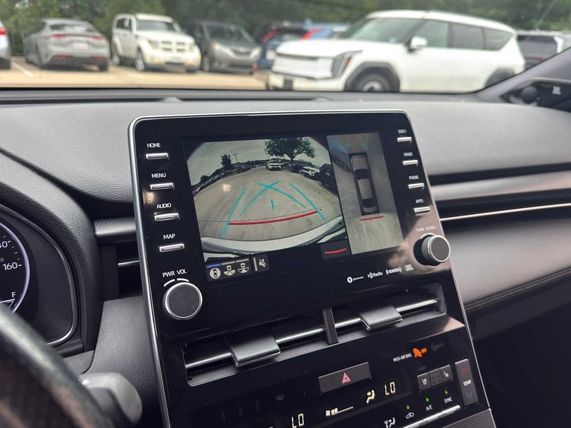 2019 Toyota Avalon - Image 18