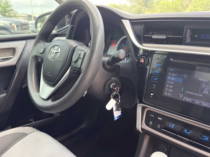 2017 Toyota Corolla - Image 27