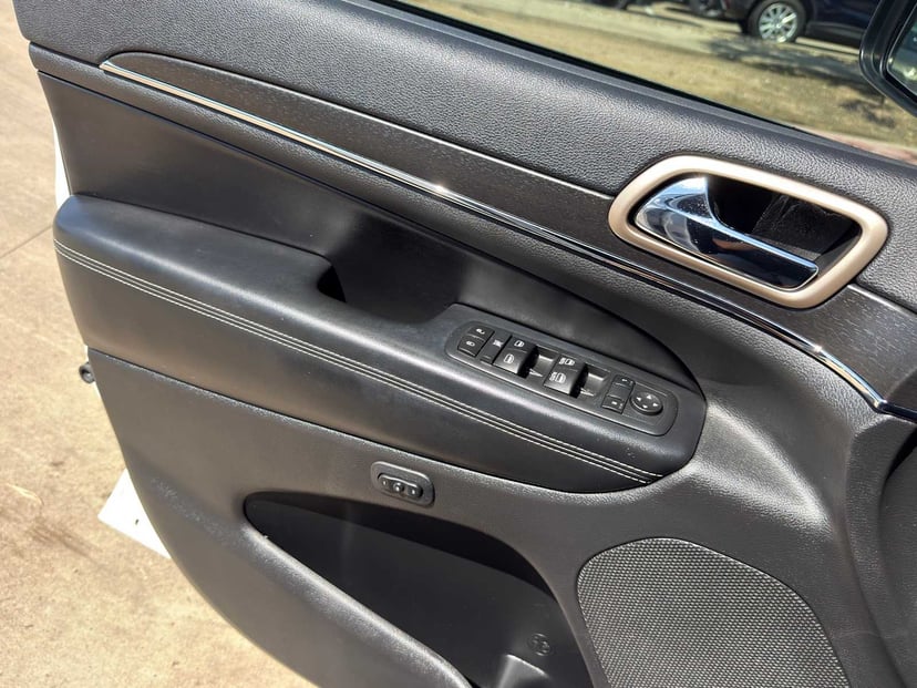 2015 Jeep Grand Cherokee - Image 23