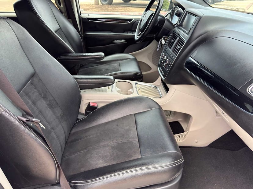 2019 Dodge Grand Caravan - Image 30