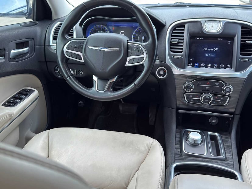 2020 Chrysler 300 - Image 22