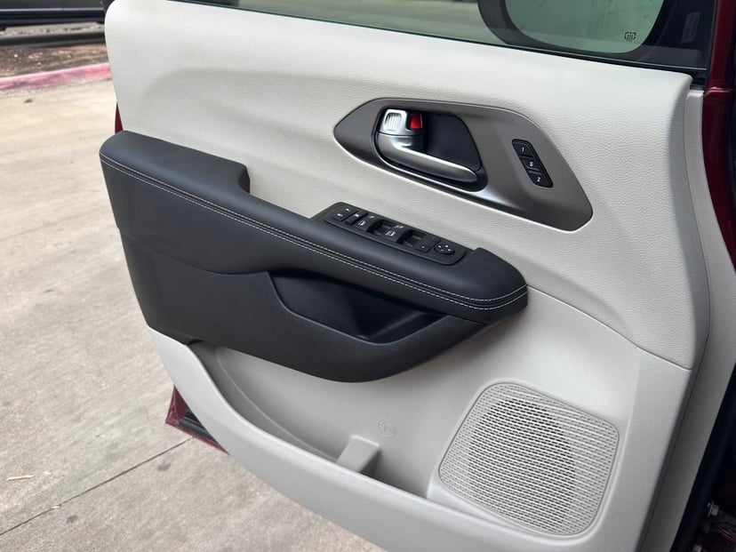 2023 Chrysler Pacifica - Image 22