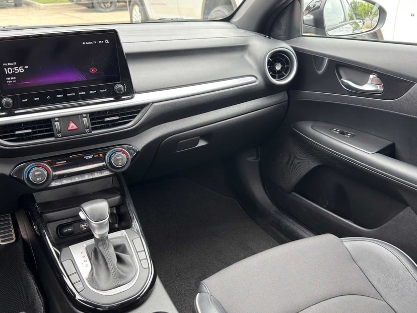 2023 Kia Forte - Image 24