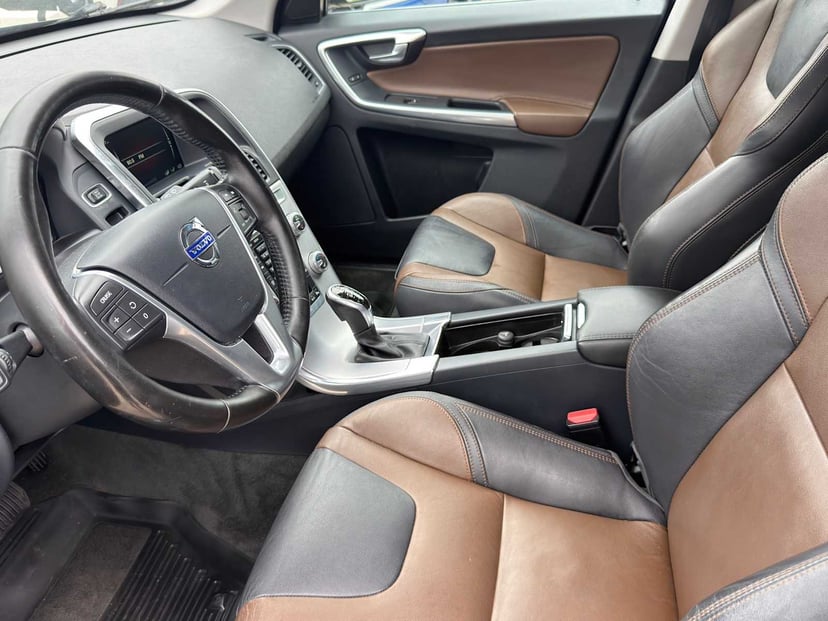 2017 Volvo XC60 - Image 4