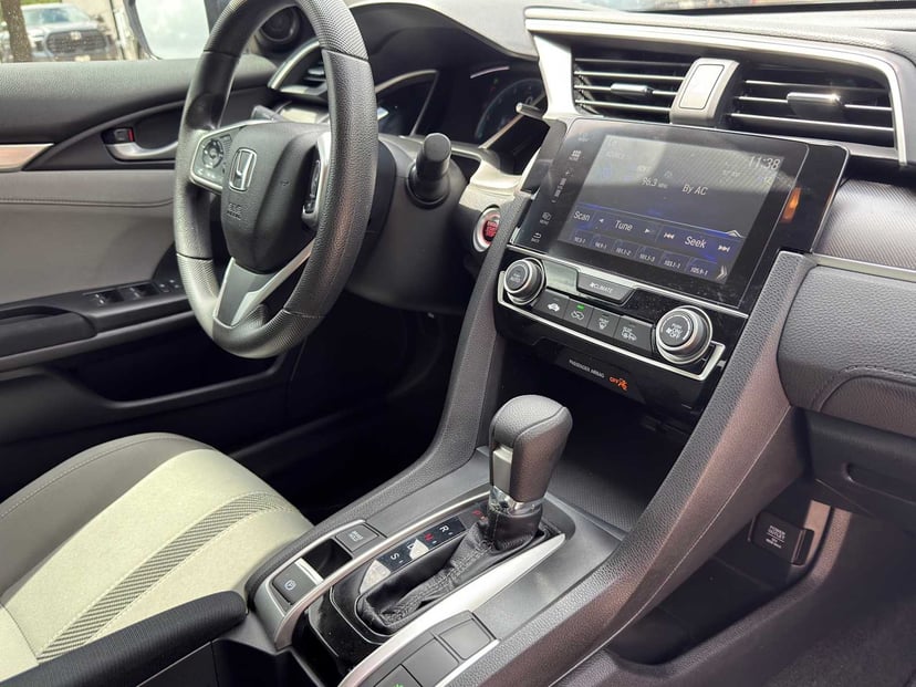 2017 Honda Civic - Image 32